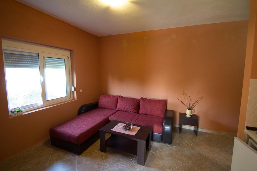 Sunrise House Apartments ウルツィニ 部屋 写真