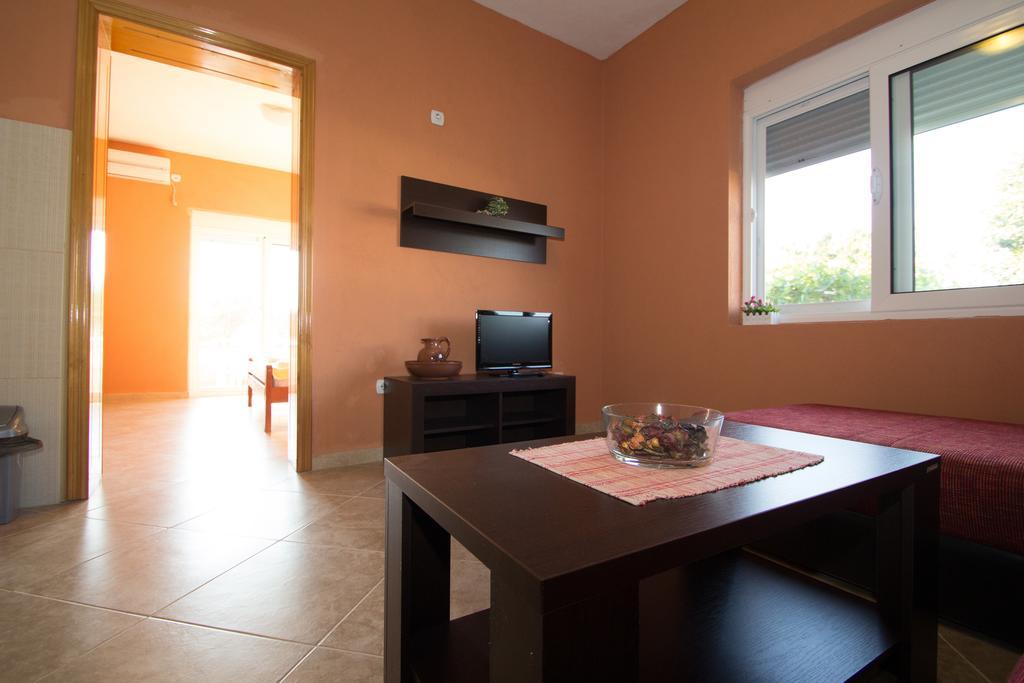 Sunrise House Apartments ウルツィニ 部屋 写真