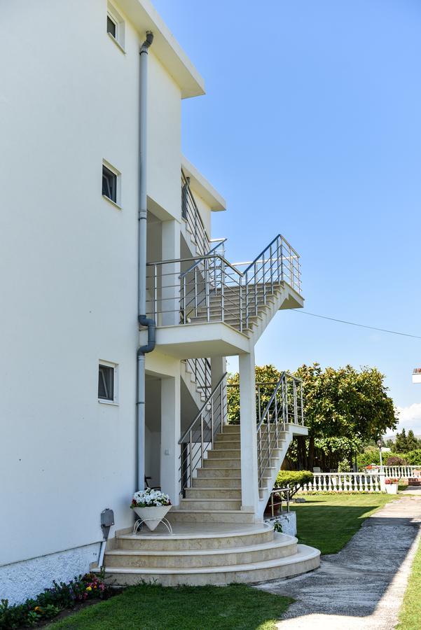 Sunrise House Apartments ウルツィニ エクステリア 写真